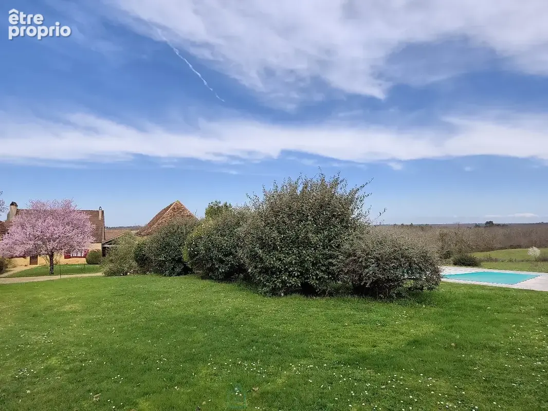 Proche Monpazier, propriété de caractère avec 3 habitations, dépendances et piscine sur 5,3 hectares de terrain - photo 2