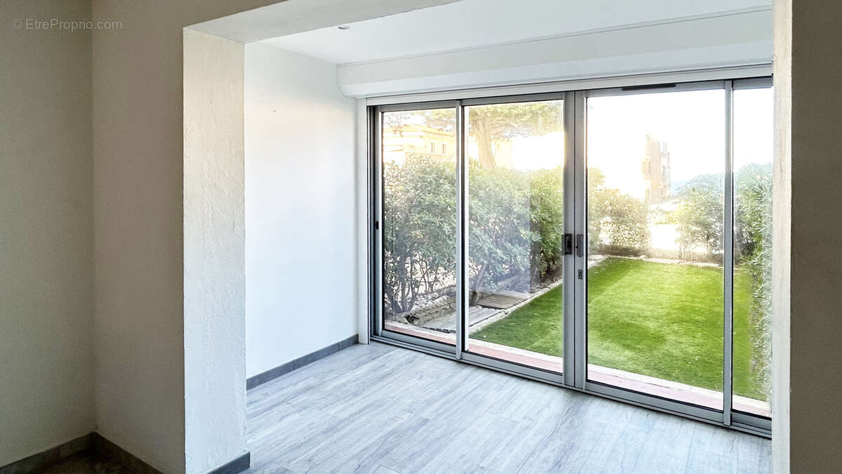 Appartement à SIX-FOURS-LES-PLAGES