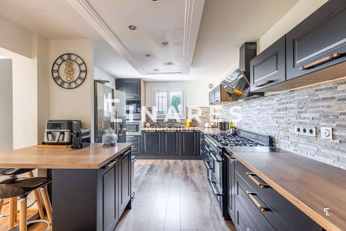 LE MAS DES COLLINES - Maison 242m2 (160 m² +  2 T2 indépendants = 1800€/mois) - Piscine -Terrasses - Garage - 13470 Carnoux en P - photo 3
