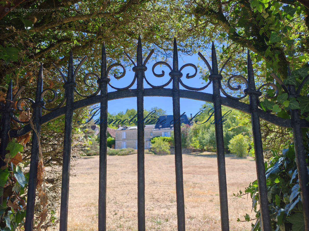 Pays d'ans - propriete ancienne  avec dependances - piscine couverte - gite - photo 2
