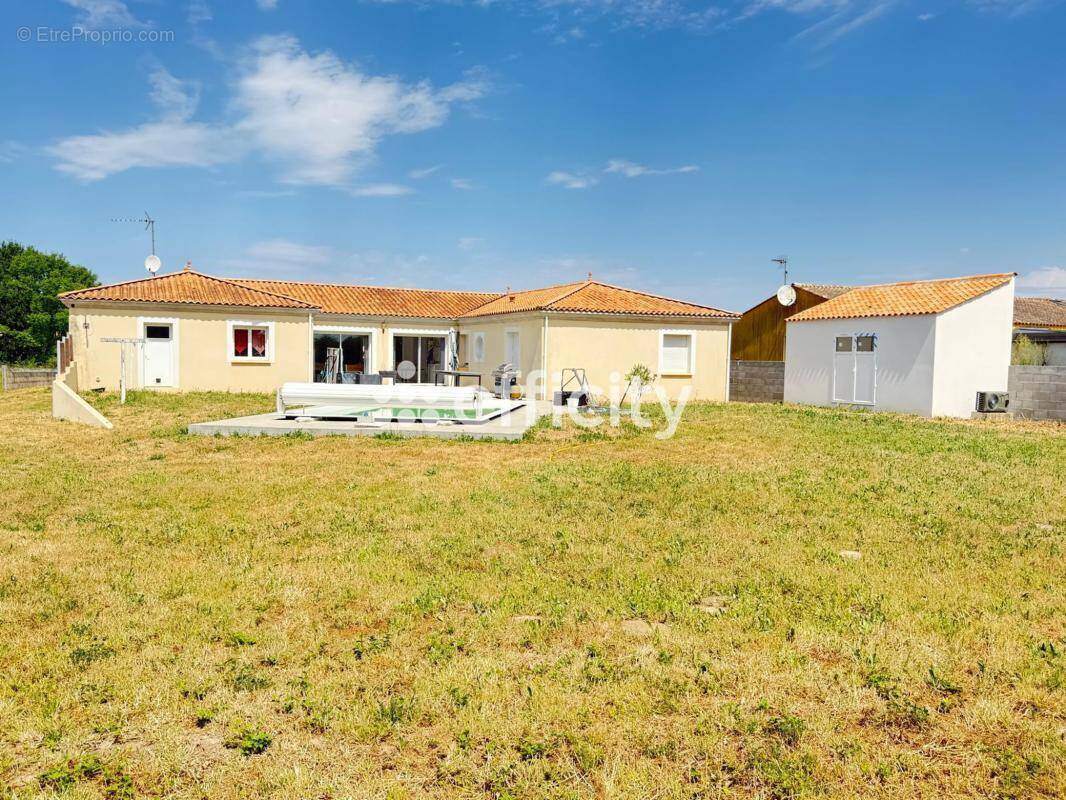 Maison à POIROUX
