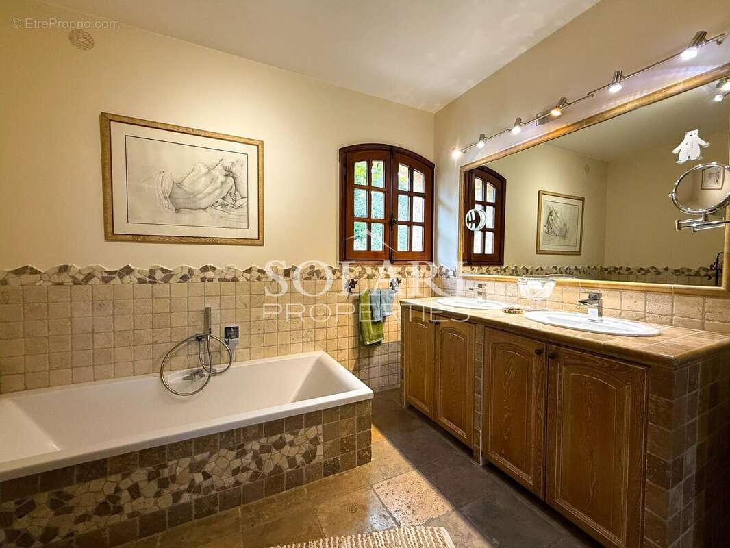 Maison à MANDELIEU-LA-NAPOULE