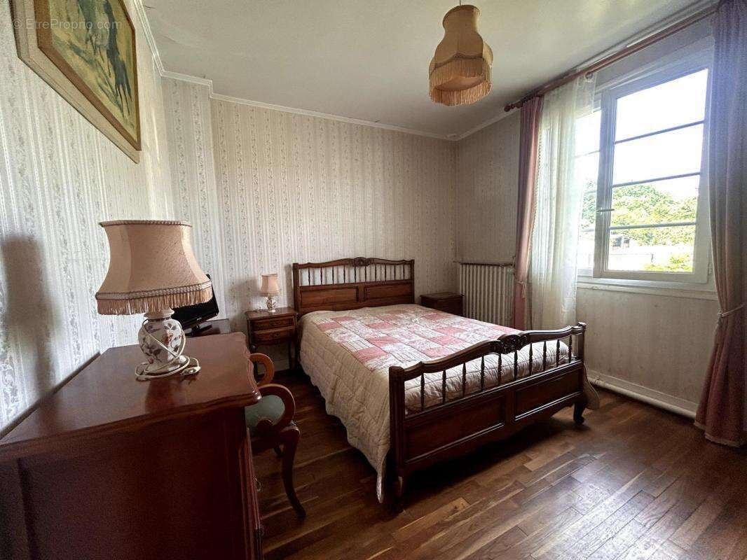 Maison à SELLES-SAINT-DENIS