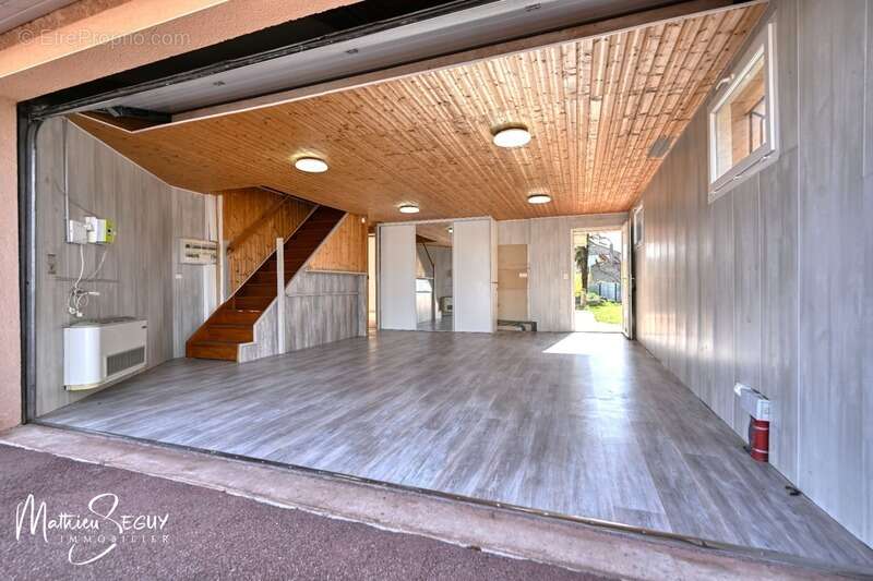 Maison à GREZIEU-LA-VARENNE