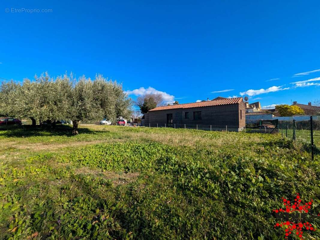 Terrain à POUZOLLES