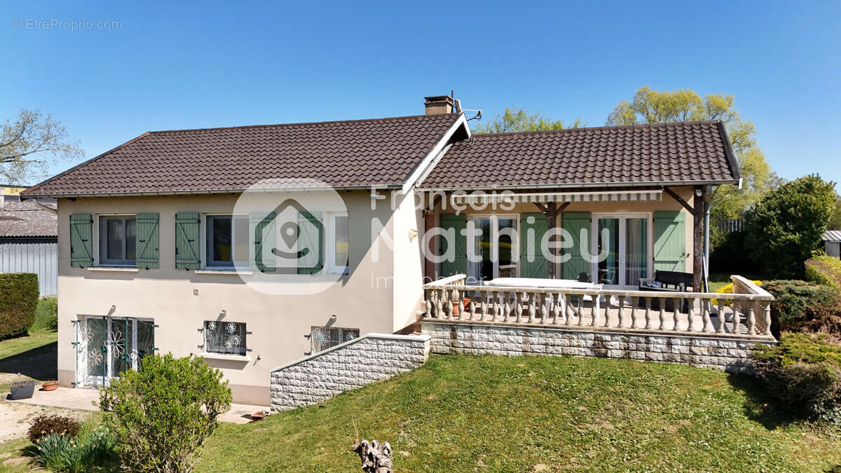 Maison à PONT-DE-VEYLE