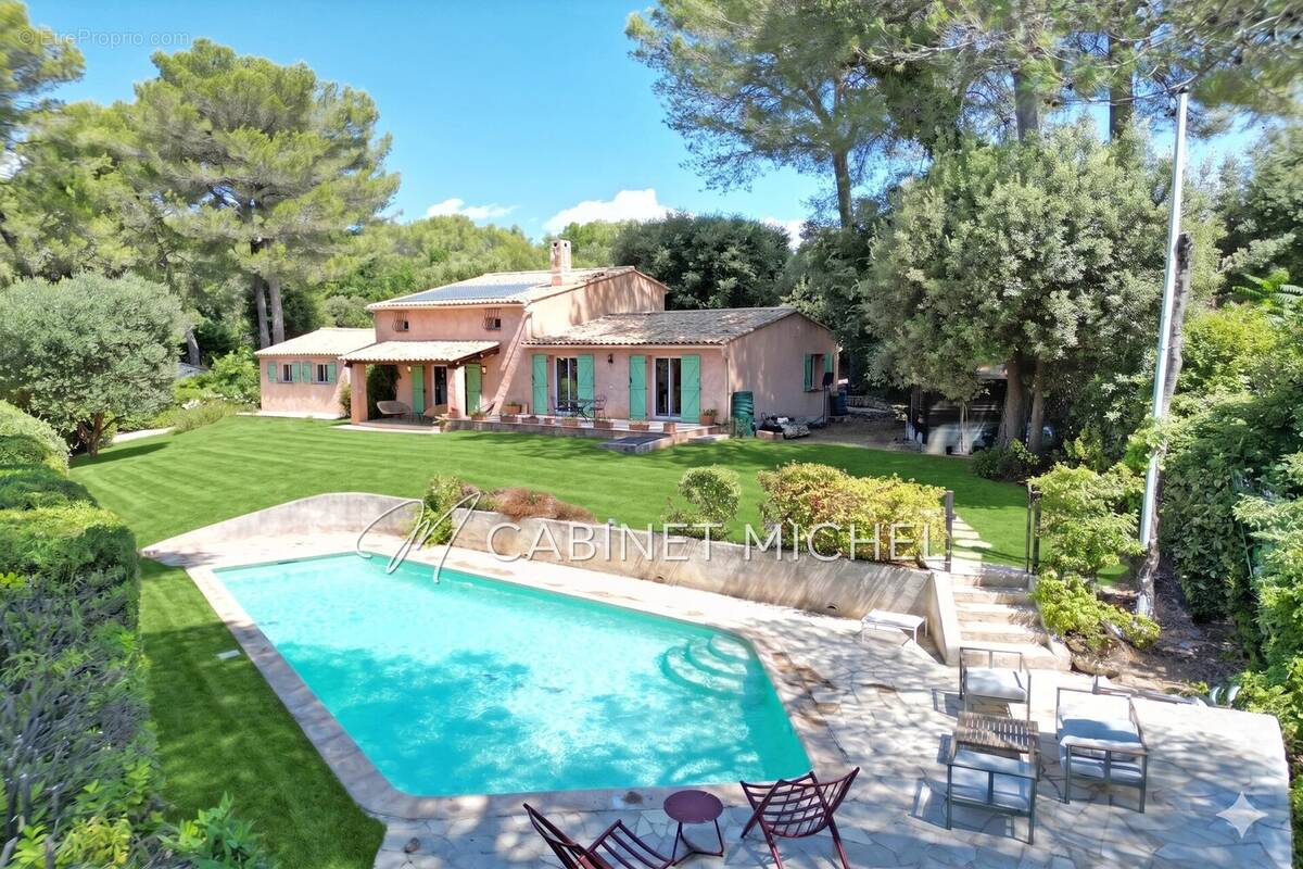 Maison à VALBONNE