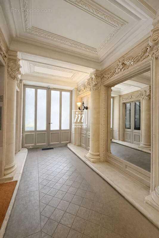 Appartement à PARIS-8E