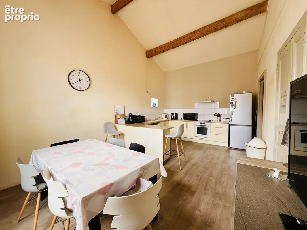 Vauvert   Maison de village P4 avec plafond cathédrale - photo 4