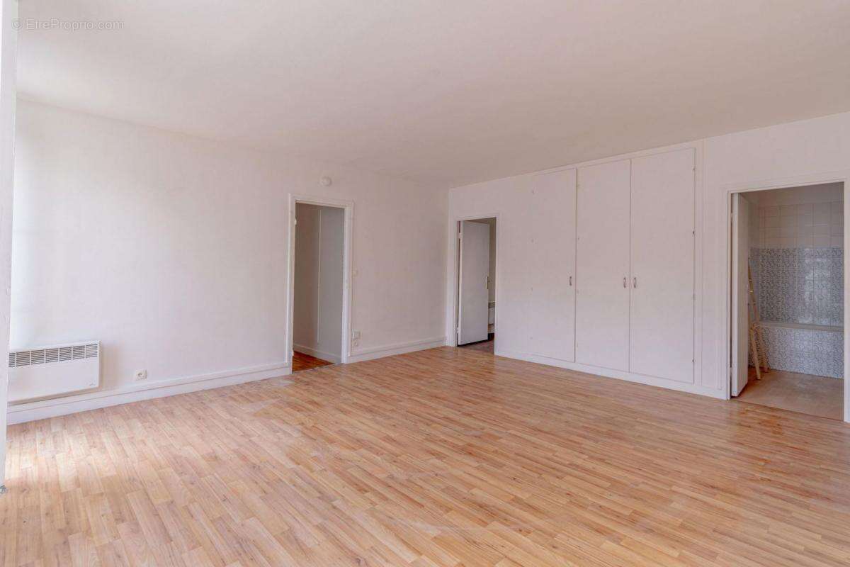 Appartement à PARIS-3E