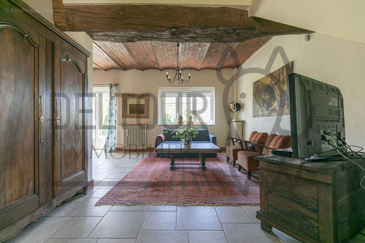 Maison à CRECY-LA-CHAPELLE