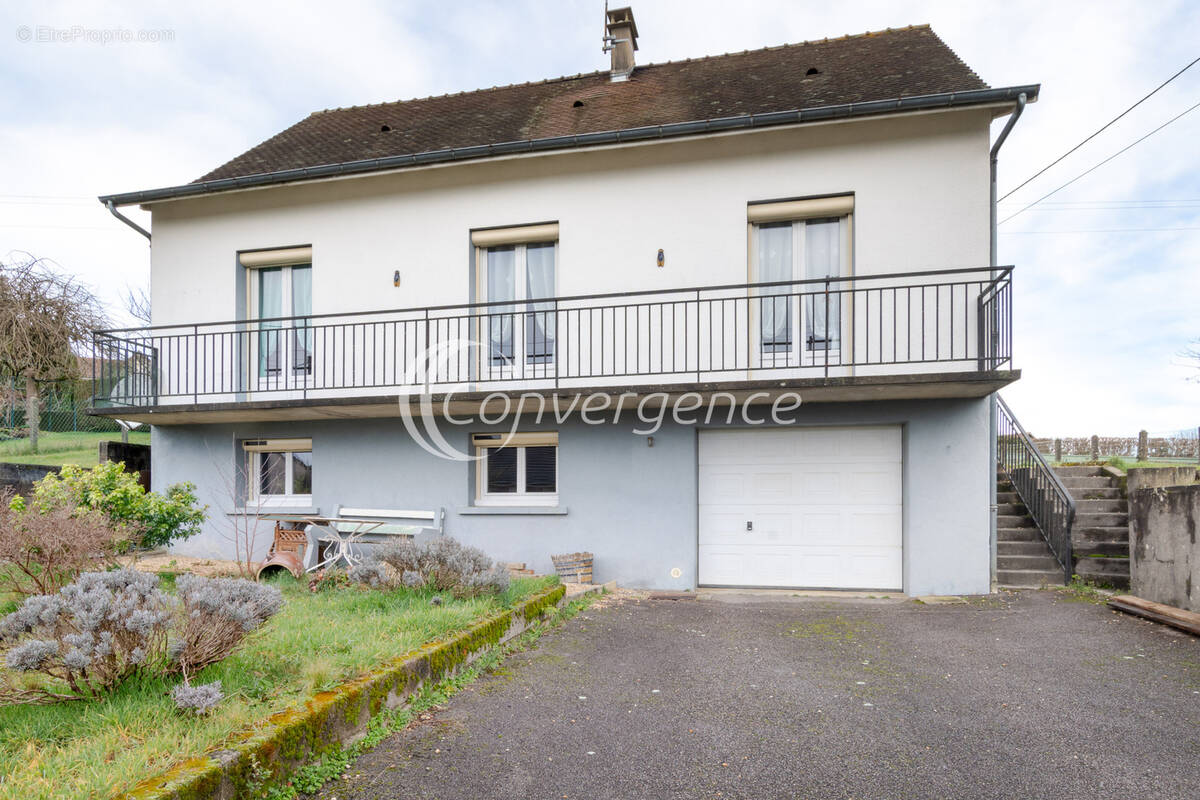 Maison à MAGNAC-BOURG