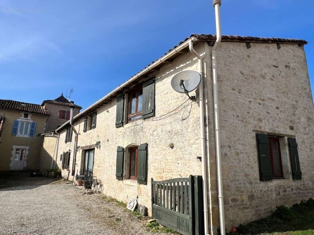 Deux Maisons Avec 3 et 4 Chambres Situées Dans un Charmant Village de Campagne - photo 2