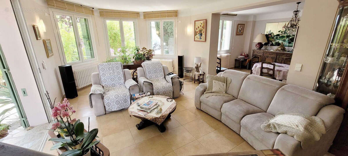 Maison à BORMES-LES-MIMOSAS