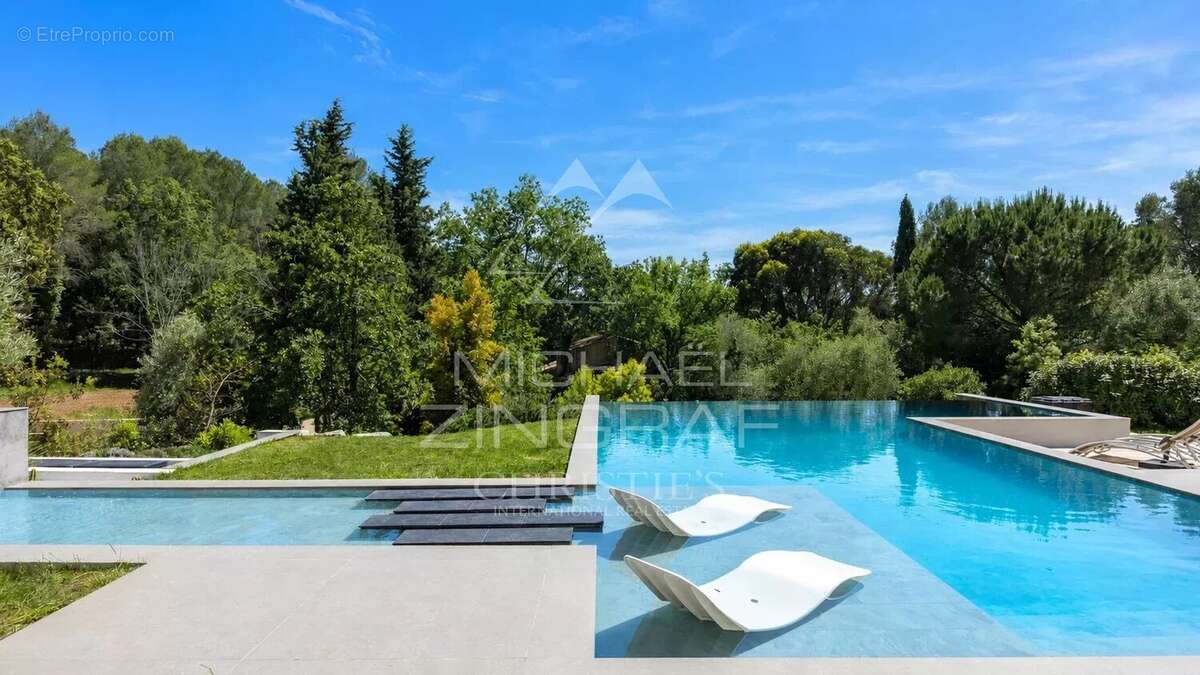 Maison à ROQUEFORT-LES-PINS