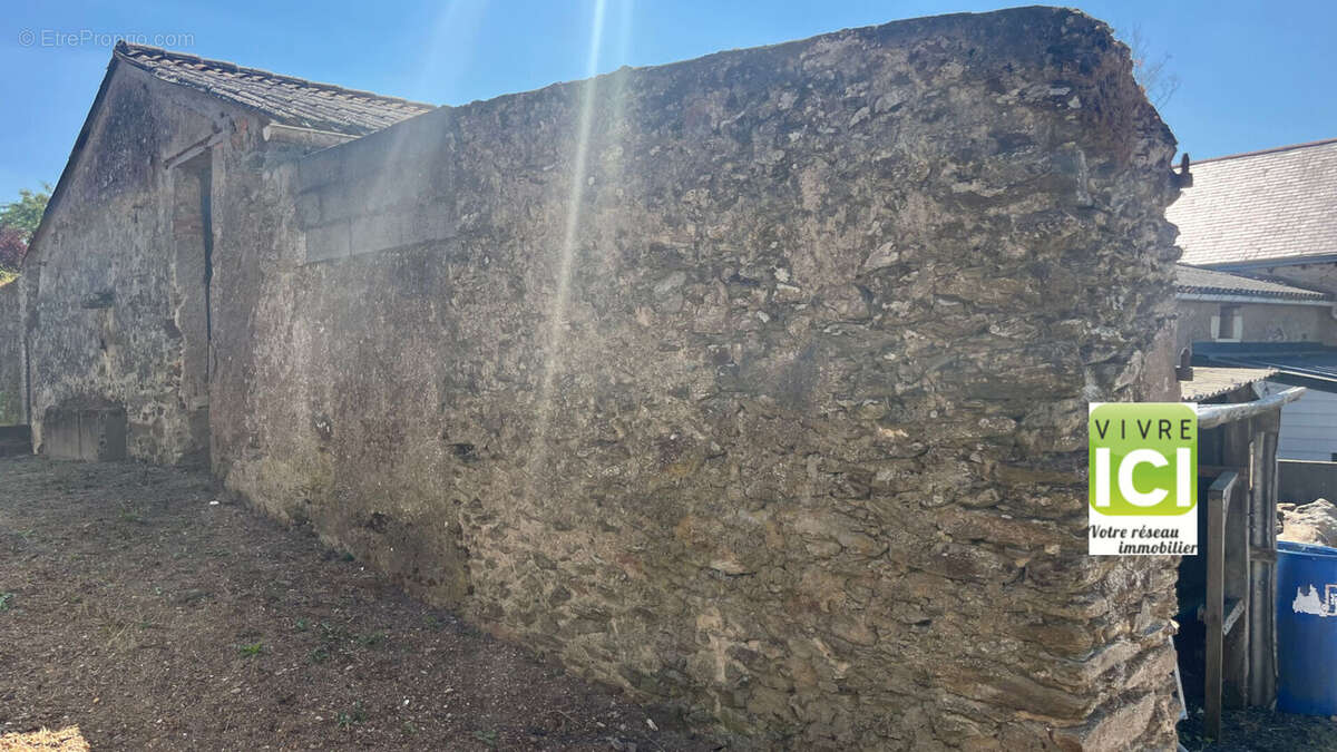 Maison à LA CHAPELLE-BASSE-MER