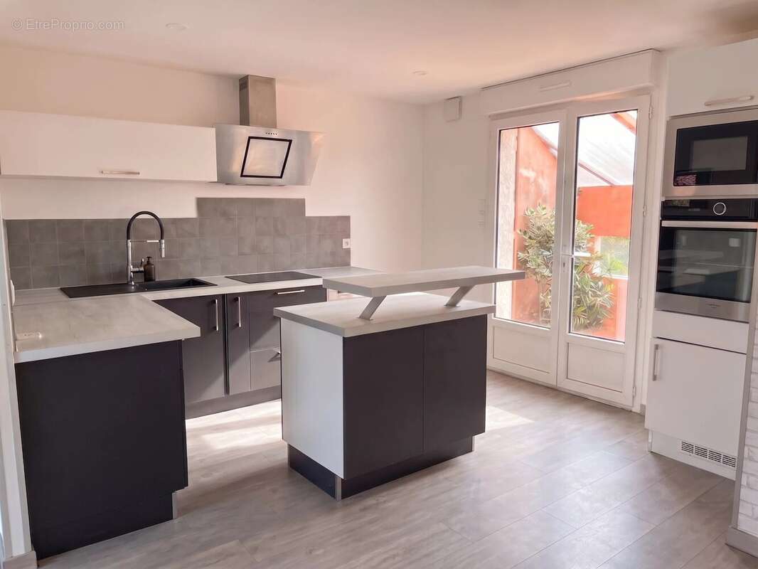 Maison à LA SALVETAT-SAINT-GILLES