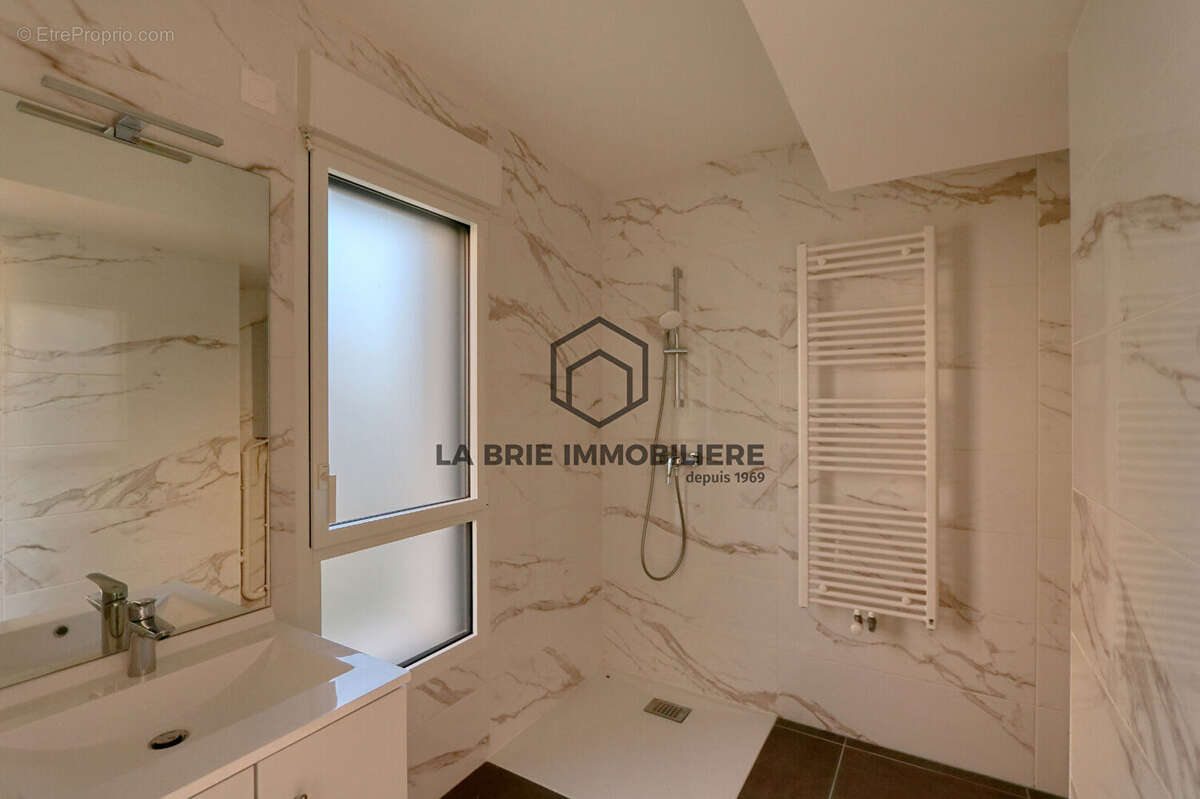 Appartement à RUBELLES