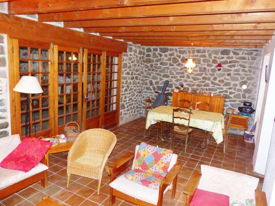 Maison à SAINT-JULIEN-CHAPTEUIL