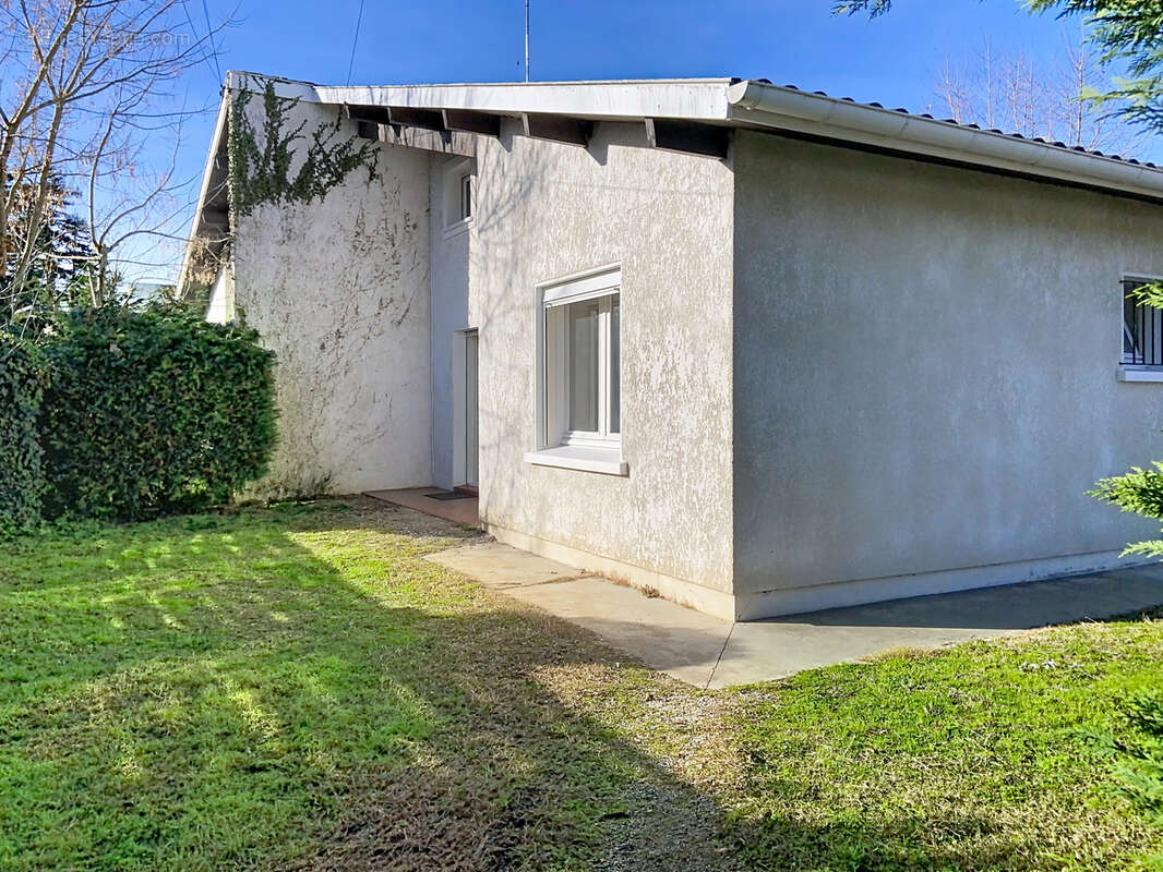 Maison mitoyenne avec garage et jardin, proche de toutes les commodités - photo 11