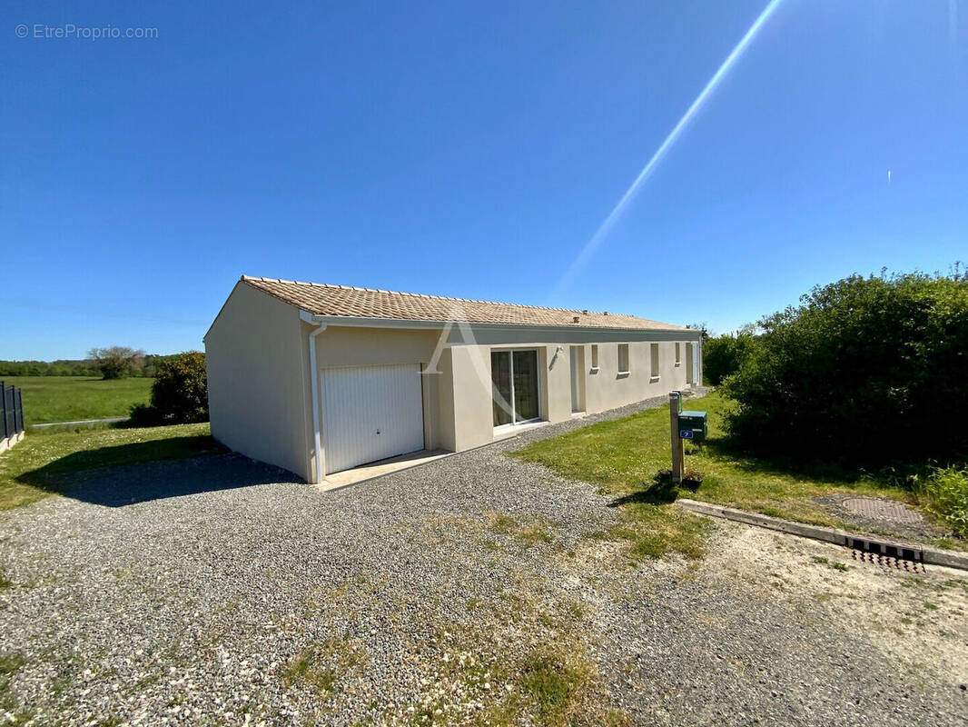 Maison à SAINT-SIMON-DE-BORDES