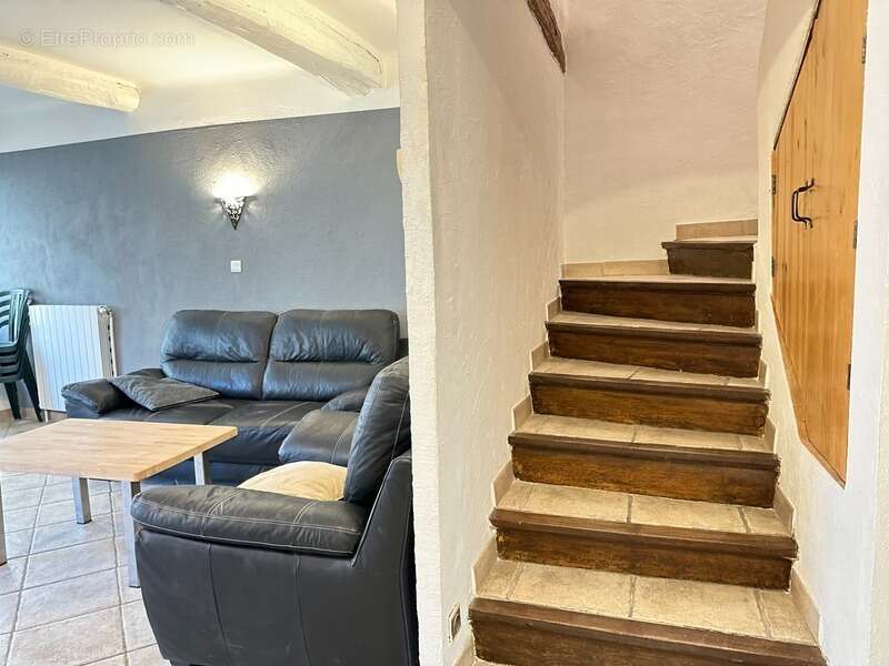 Maison de village, 5 pièces avec cour et garage VINON SUR VERDON (83) - photo 3