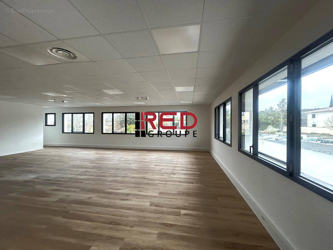 Commerce à EGUILLES