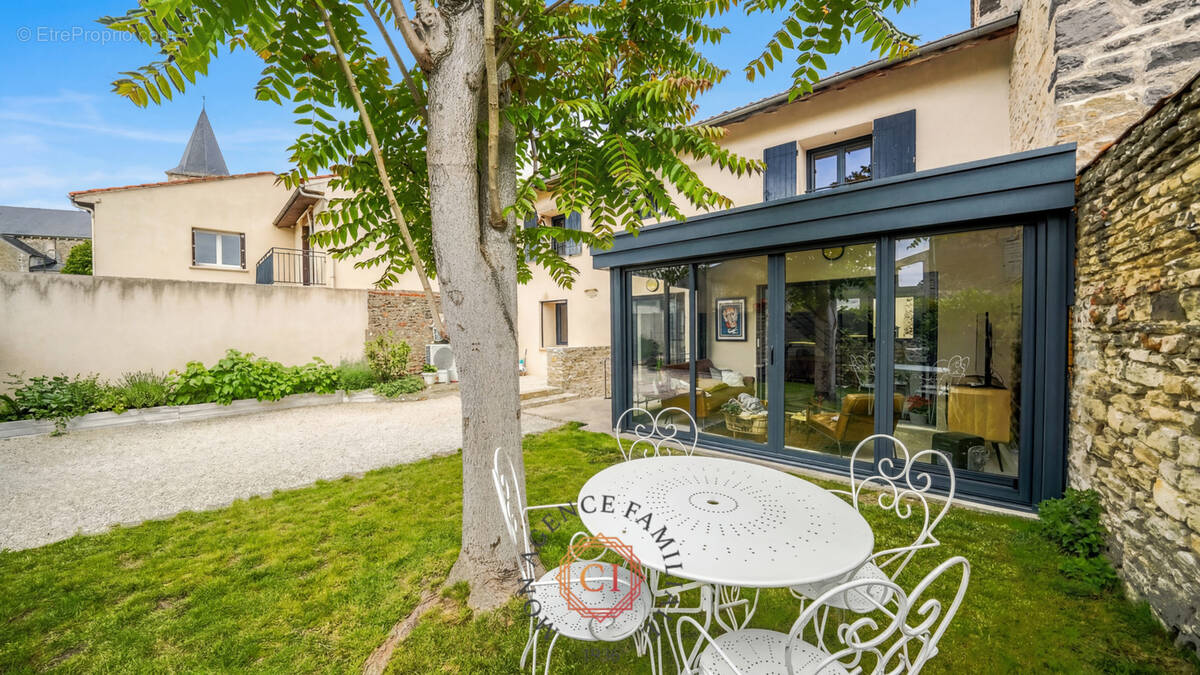 Maison à AUBIAT