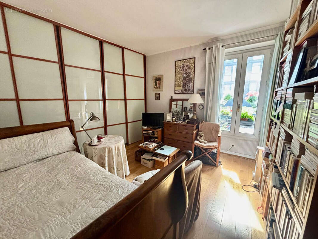 Appartement à ISSY-LES-MOULINEAUX