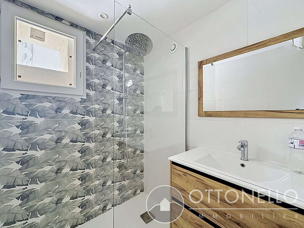 Appartement à ROQUEBRUNE-SUR-ARGENS