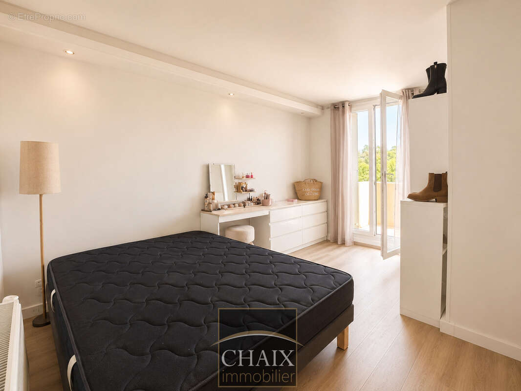 Aubagne   Résidence Les Arpèges : un superbe appartement T4 entièrement rénové, lumineux et prêt à vivre ! - photo 12