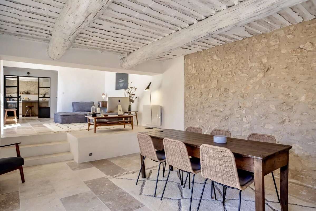 Maison à SAINT-SATURNIN-LES-APT