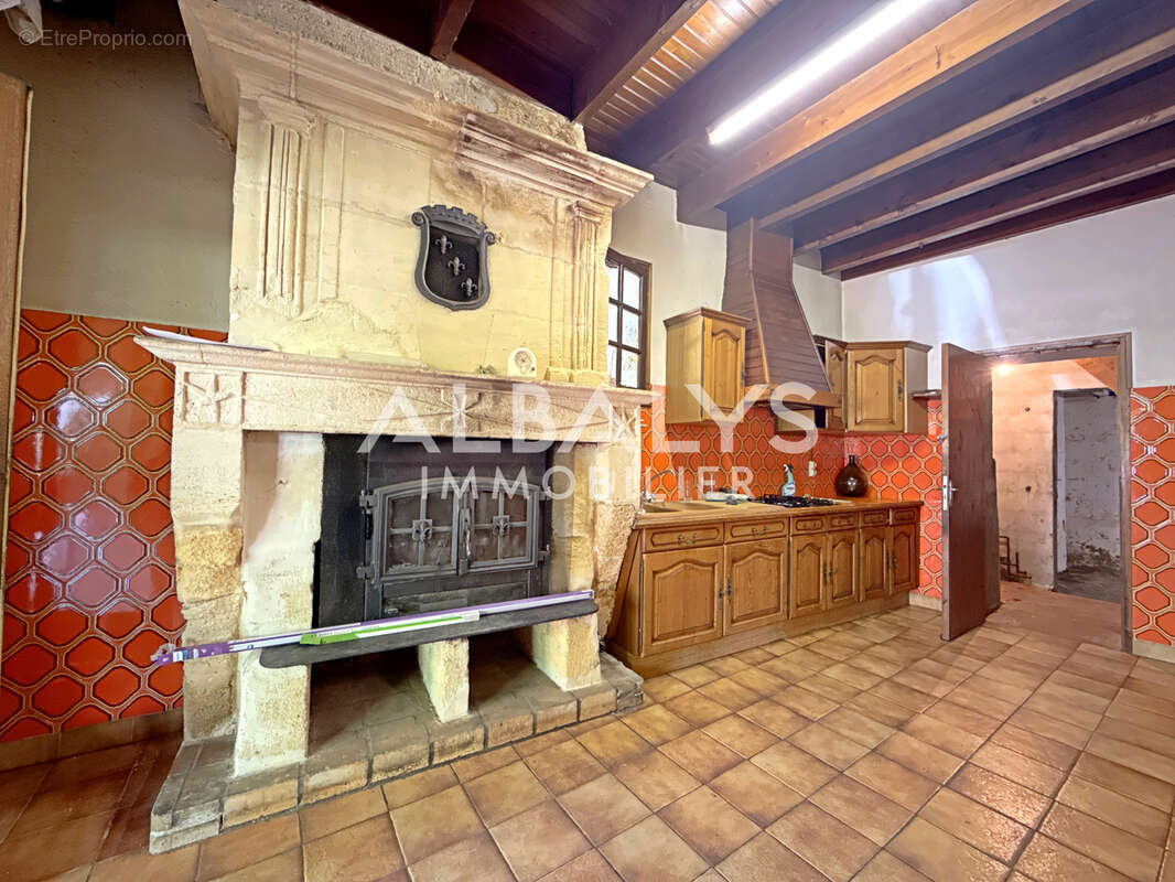 Maison à PETIT-PALAIS-ET-CORNEMPS