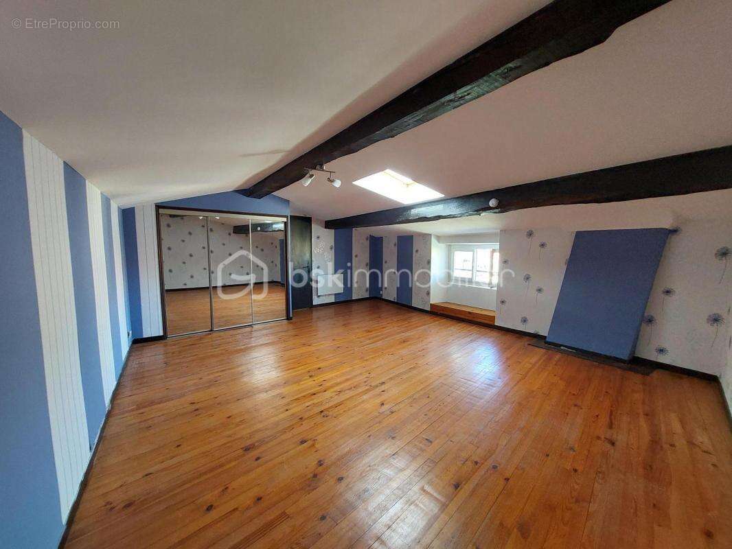 “Maison familiale aux grands volumes, 4  chambres, dépendance en pierre aménageable, jardin clos ,un garage— un potentiel rare a - photo 11