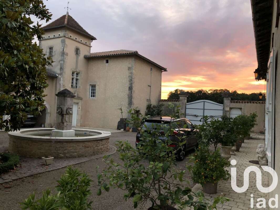 Maison 284 m² à Vieux-Ruffec  - photo 3
