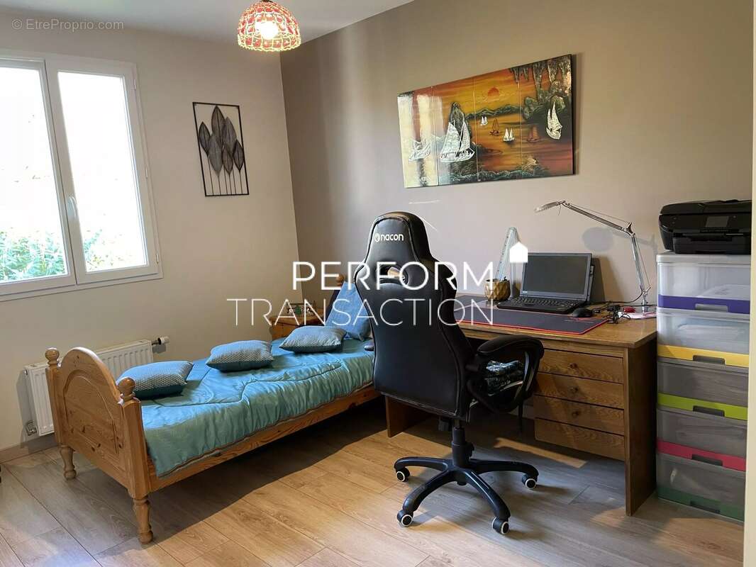 Maison à CHEVRIERES