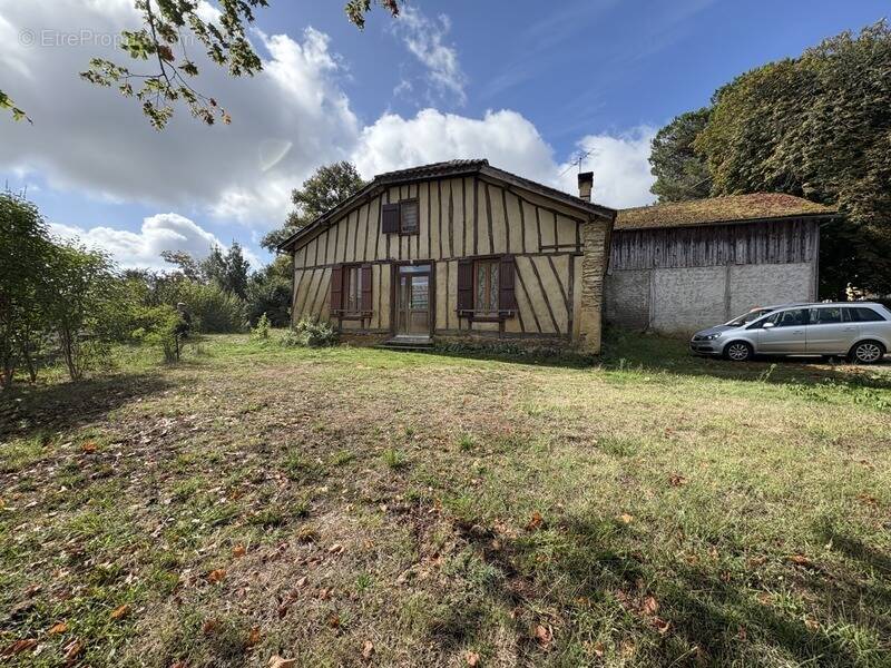Maison à AYZIEU