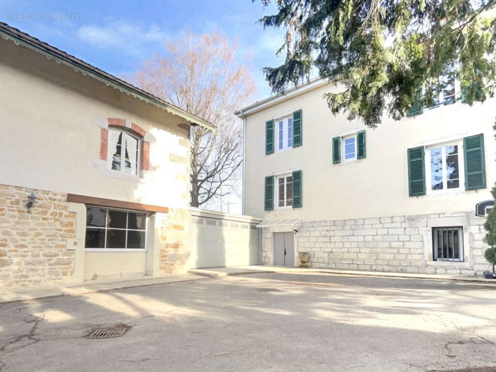 Maison à PONCIN