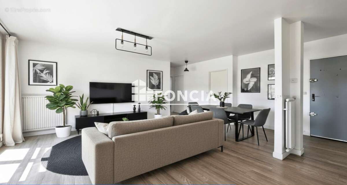 Appartement à FONTENAY-LE-FLEURY