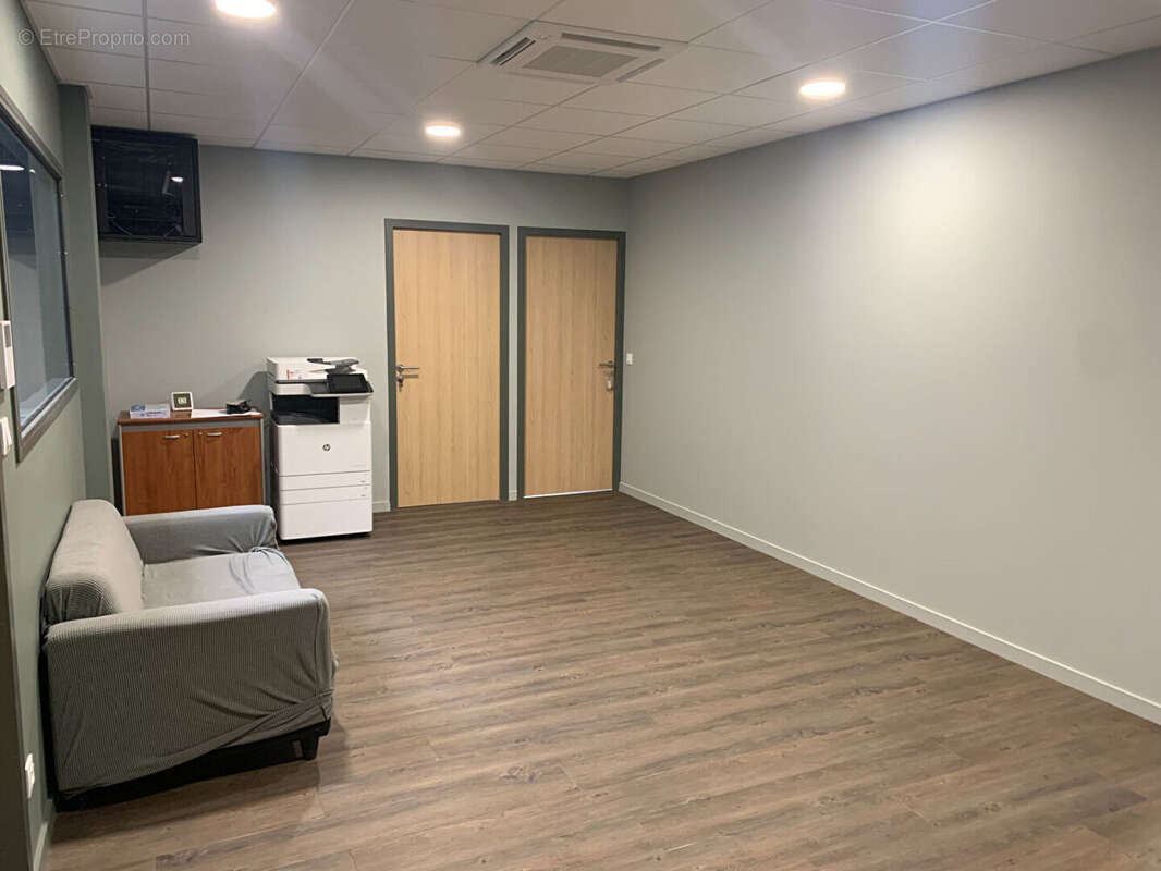 Commerce à LE COTEAU