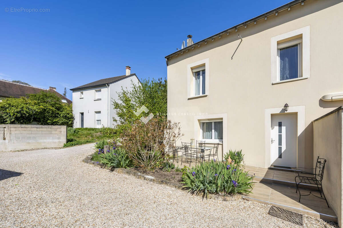 Maison à VAUX-LE-PENIL