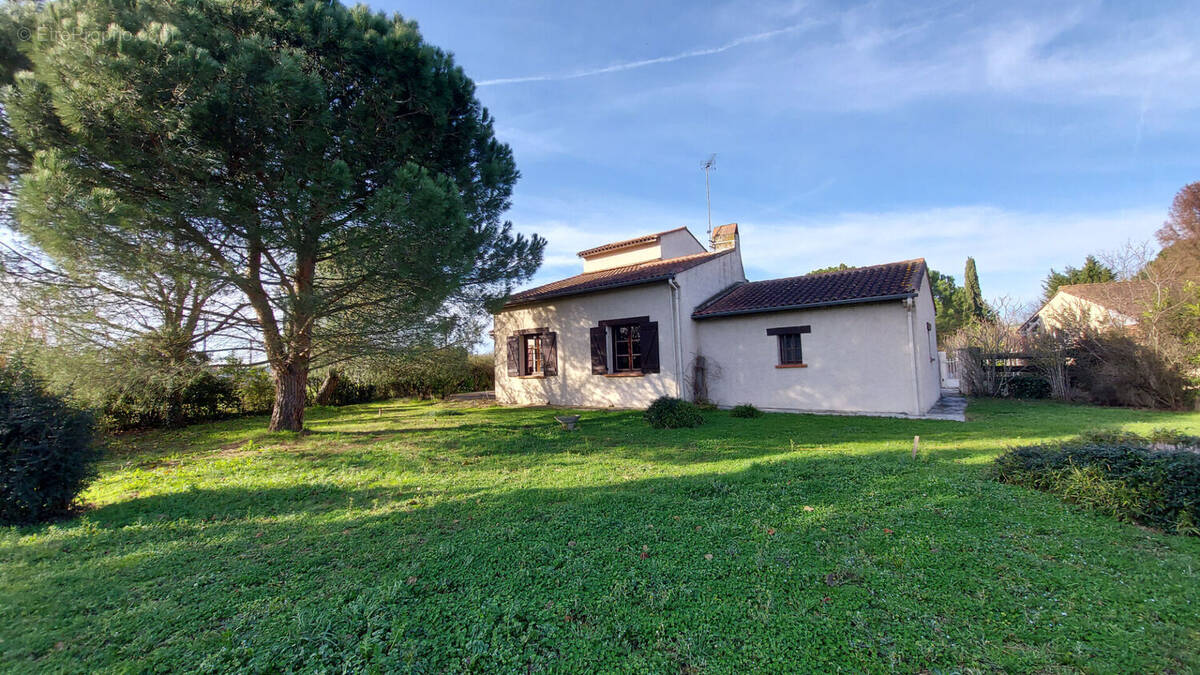 Maison à BEAUZELLE