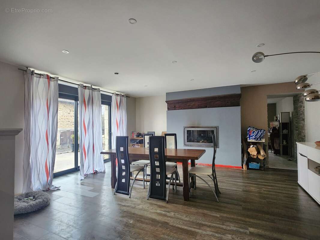 Maison à LE CHATENET-EN-DOGNON