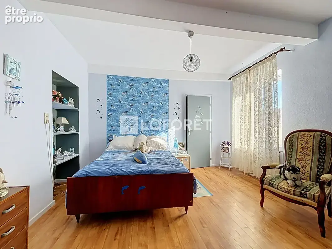 Demeure FAMILIALE à vendre au coeur du village - 7 pièce(s) 265 m2 - photo 12