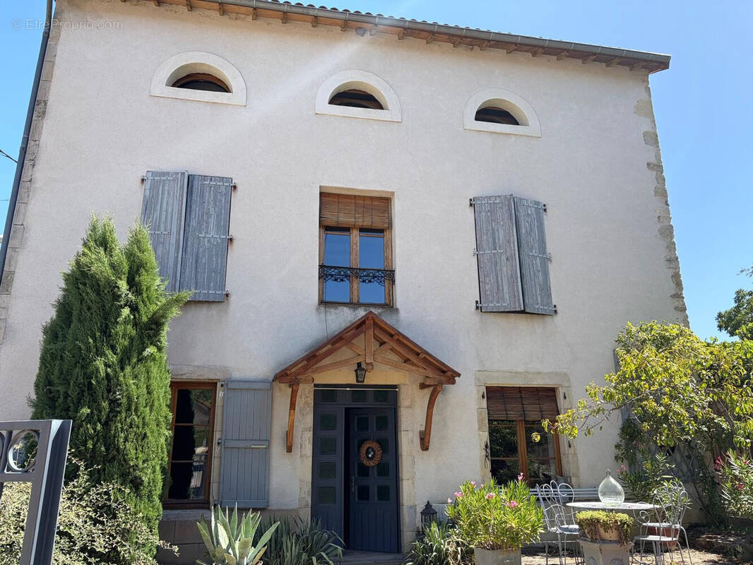 Maison à JENZAT