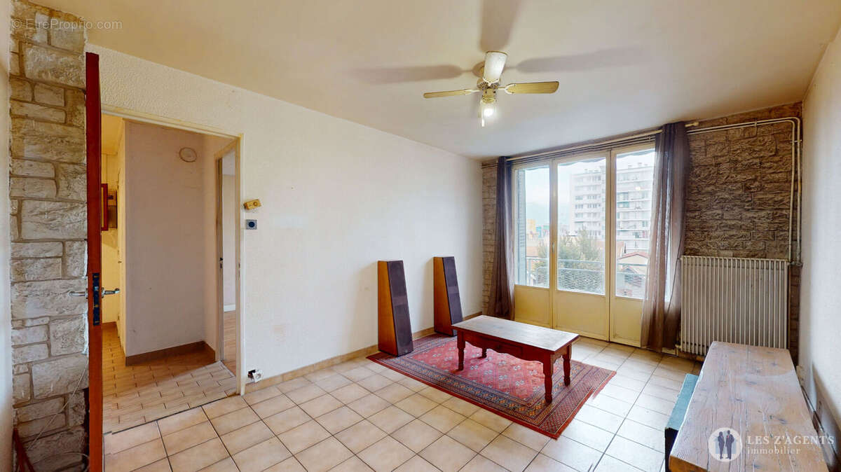 Appartement à SAINT-MARTIN-D'HERES