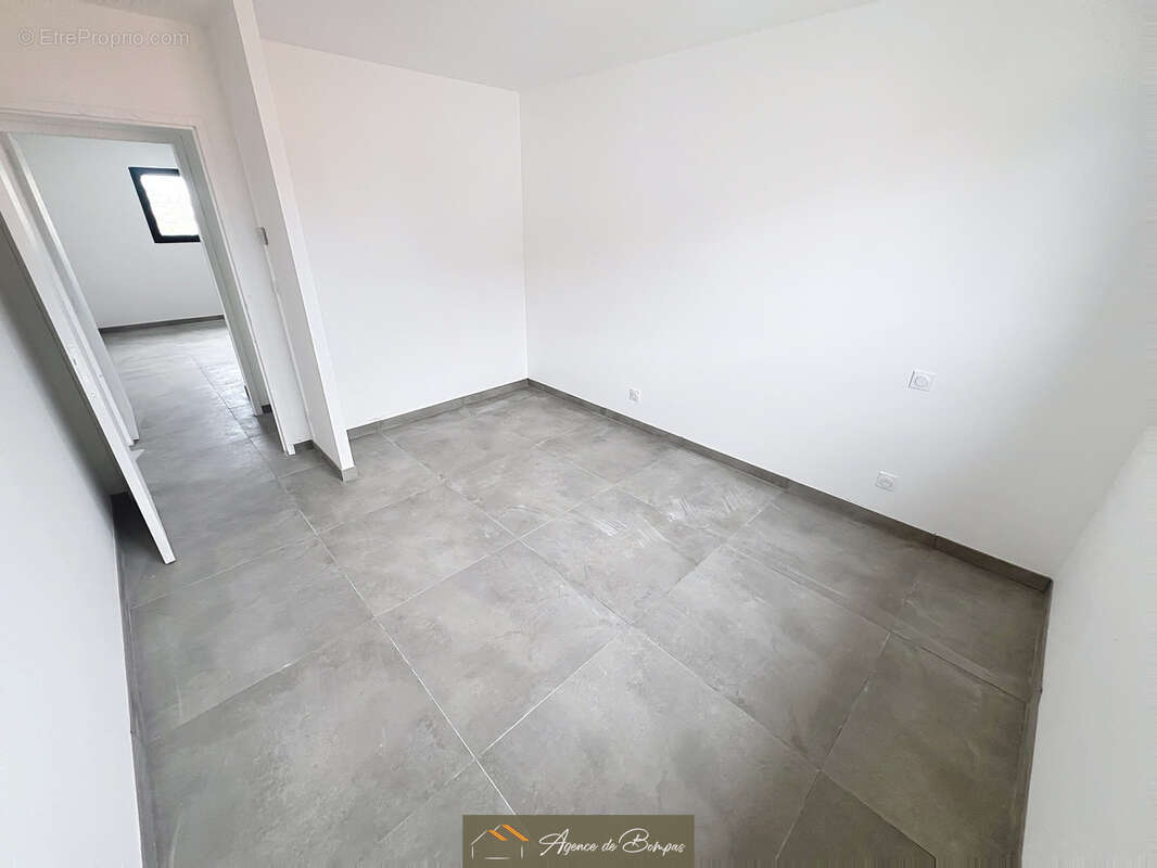 Secteur residentiel - villa 3 faces 123  m2 hbts  sur 356 m2 de terrain  - - photo 16