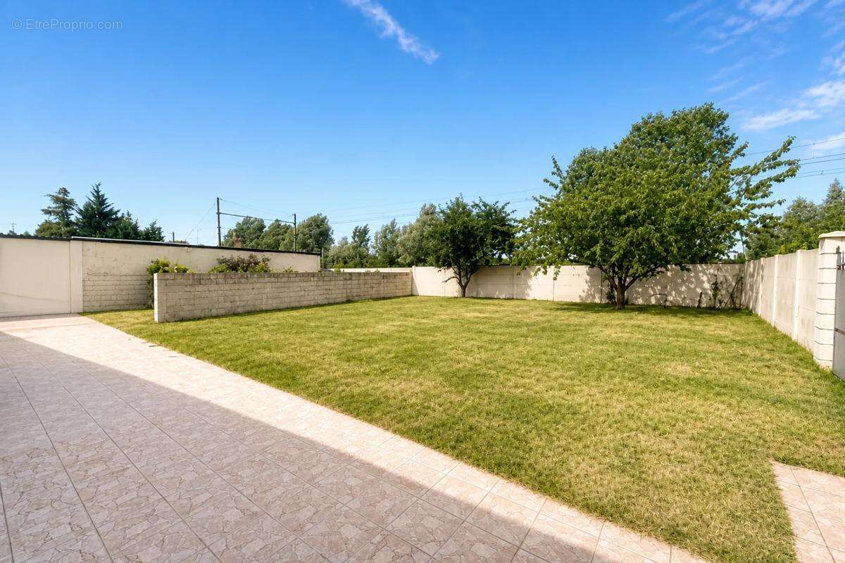 Ensemble immobilier de 400 m² - 5 appartements – Dordives - photo 13