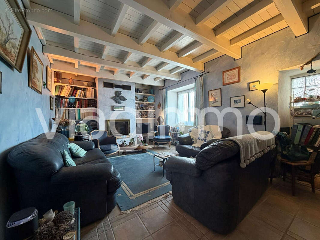 Maison à ALBA-LA-ROMAINE