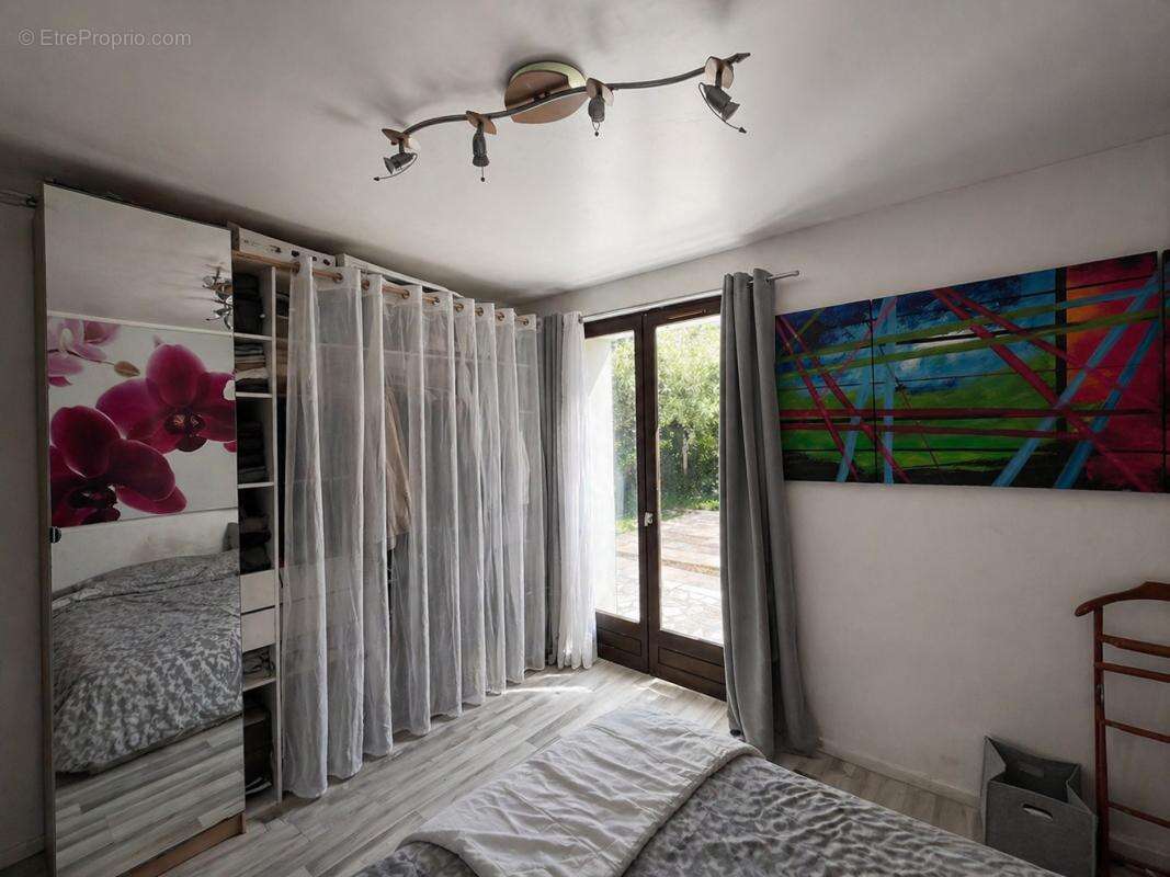 Maison 115 m² à Gilles  - photo 9
